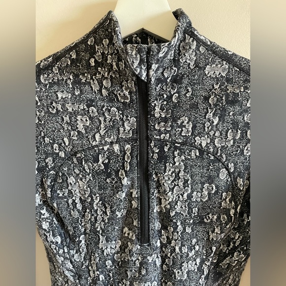 Lululemon Run Briskly 1/2 Zip Eventide Jacquard Black Alpine White Size 4 - Picture 15 of 15